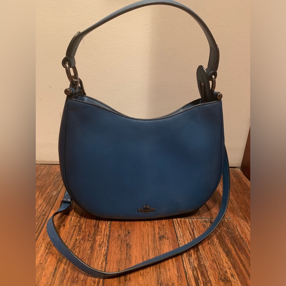 COACH Nomad Hobo In Glovetan Leather